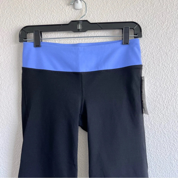 Gap Fit Gflex Womens Crop Black with Neon Light Blue - Picture 2 of 11